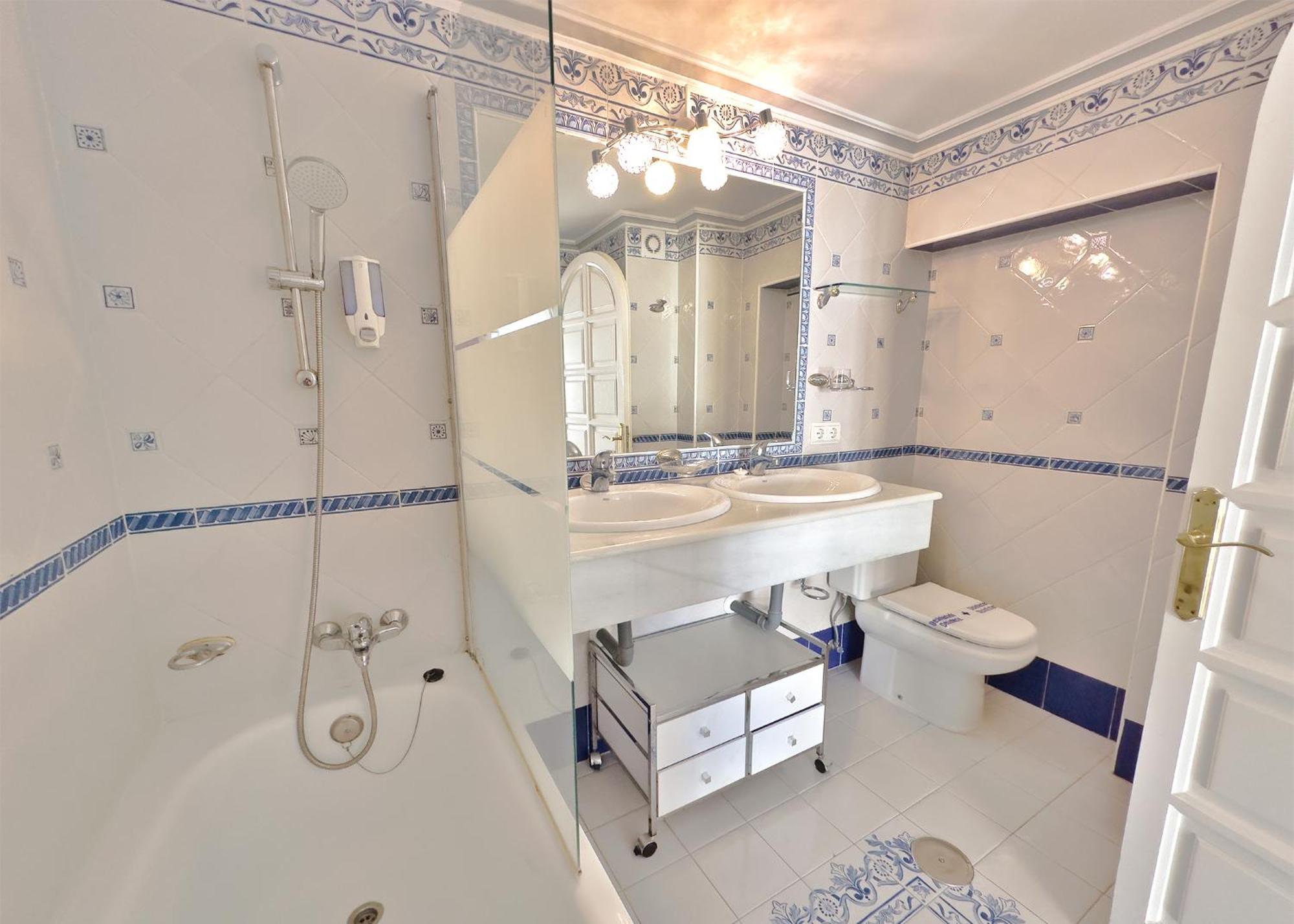 Skol 508 West Facing Duplex Apartment With Amazing Sea Views Marbella Eksteriør billede