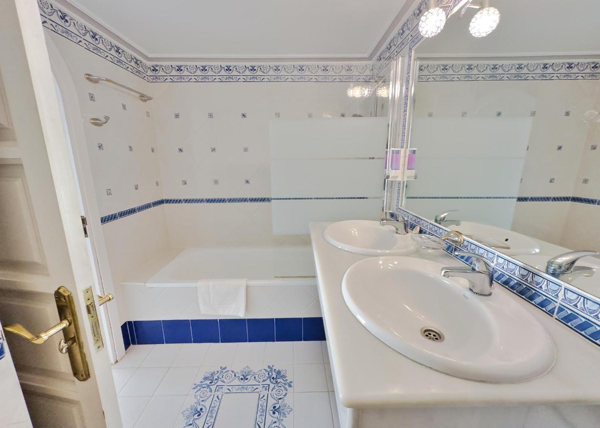 Skol 508 West Facing Duplex Apartment With Amazing Sea Views Marbella Eksteriør billede